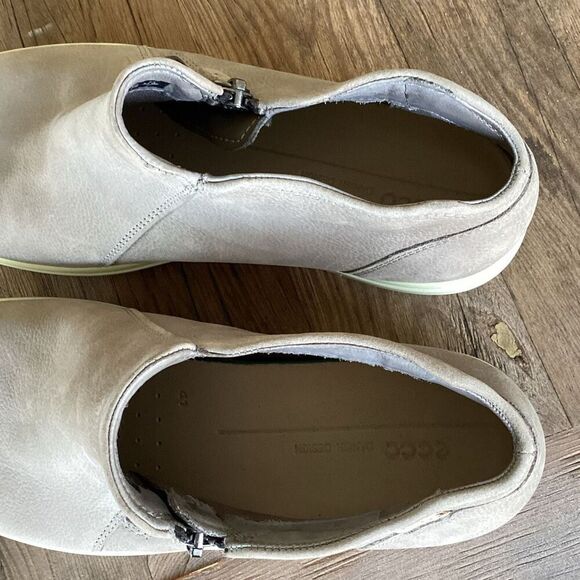 Ecco Low Bootie Suede Gray Soft Shoes Women’s 41/10 Zip Sneakers Ankle Boots - Picture 6 of 9